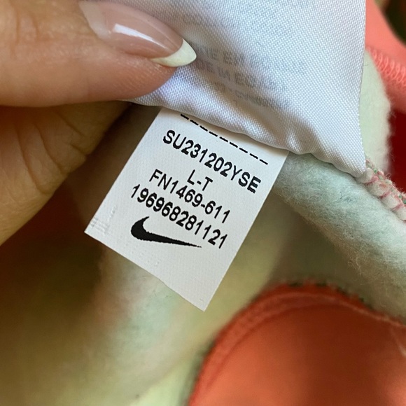 Nike Club Fleece Trippy Safari Sweatshirt Bright Coral Kelly Green Crewneck - Picture 10 of 10